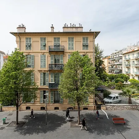 Apartment Large 3 Bdr Center Nice
