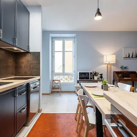 Large 3 Bdr Center * Nizza