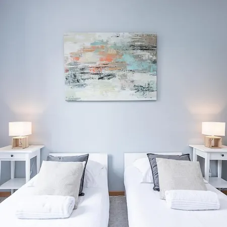 Large 3 Bdr Center * Nizza